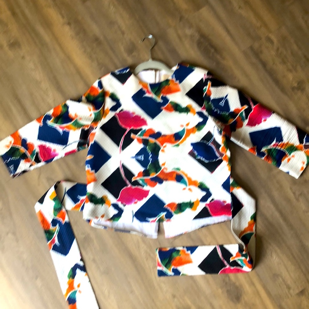 Universal Blouse - Picture 2 of 2